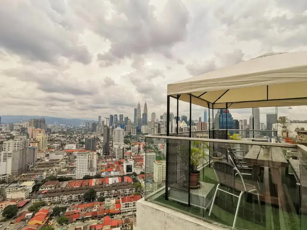 Penthouse on 34 - The Highest Unit and Best Views in Regalia & Private Rooftop Terrace