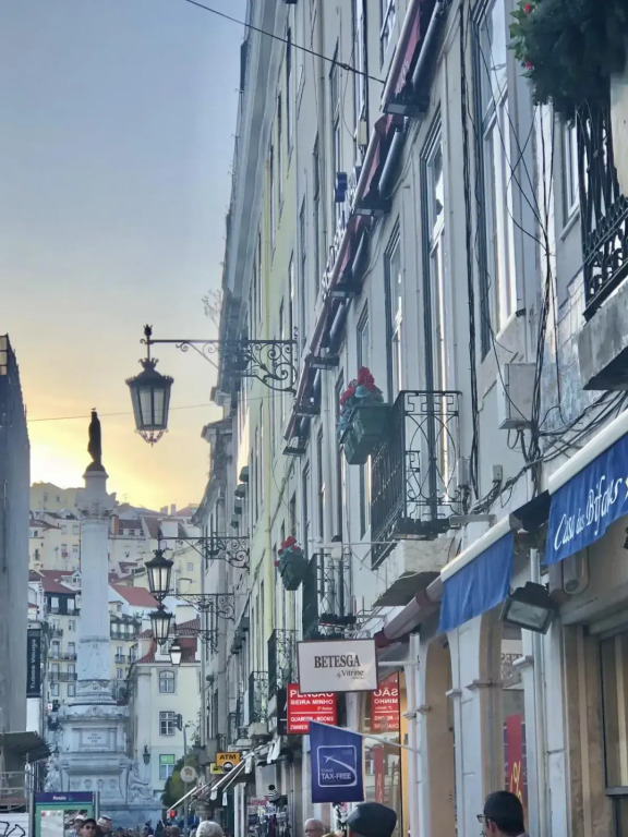 Carmo Chiado Deluxe Apartment