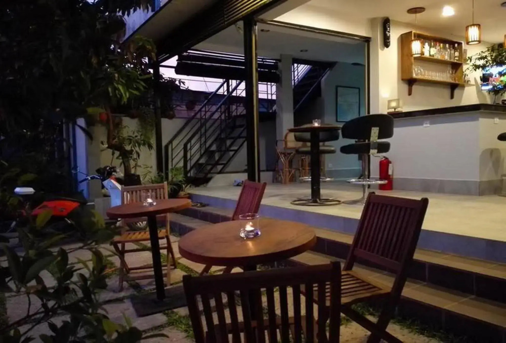 Mini Hut Hostel