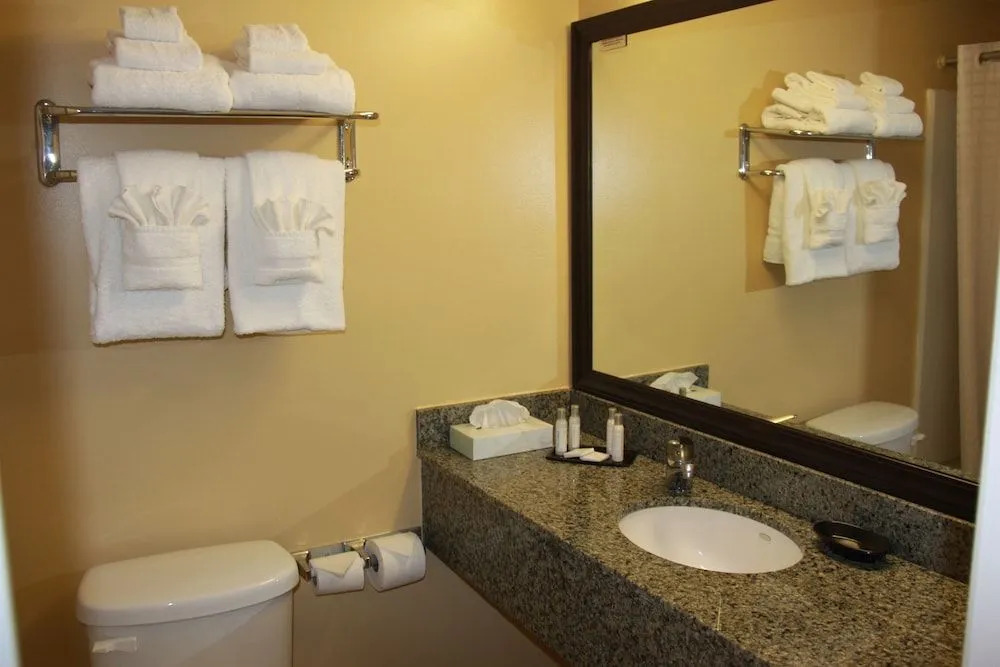 Seaside Inn & Suites