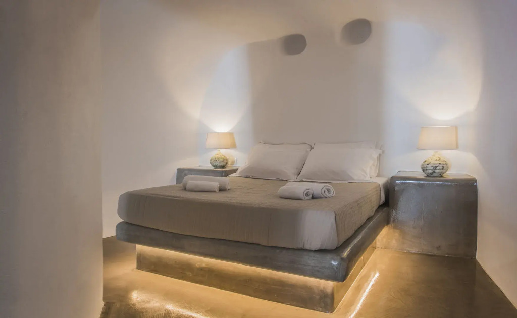 AQUA SERENITY LUXURY SUITES SANTORINI