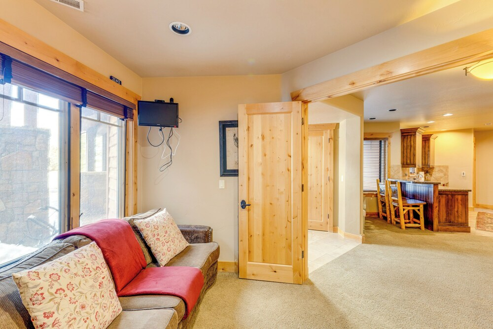Ski-in/ski-out! Mtn-view Donnelly Home w/ Hot Tub