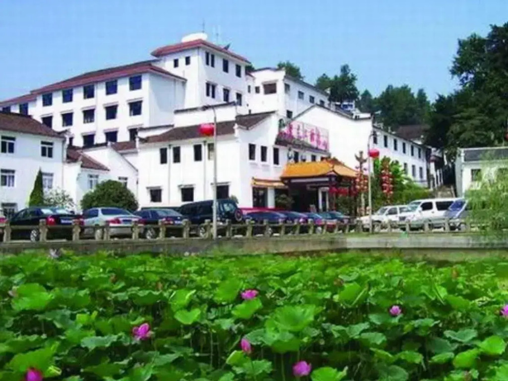 Julong Hotel