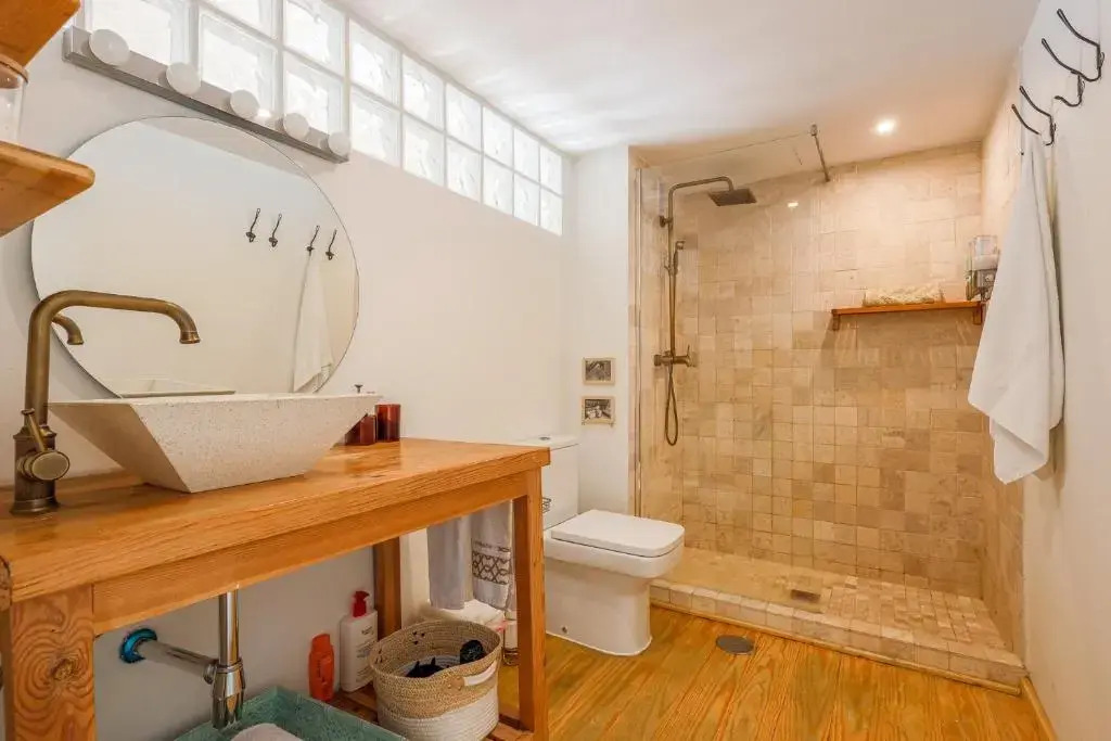 Cozy 1br Apt Recently Renovated in City Centre