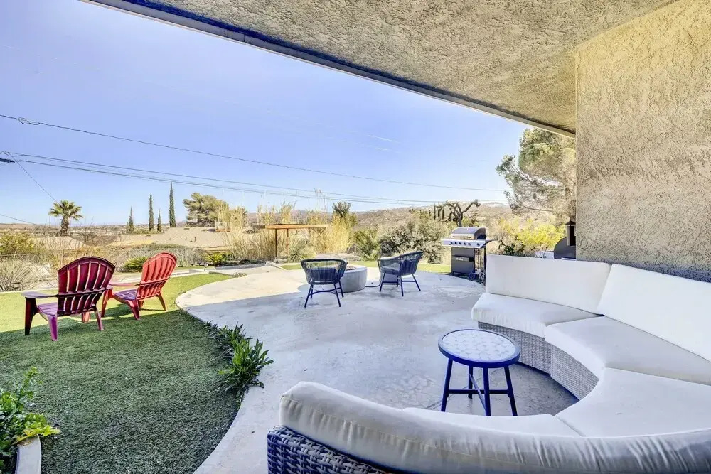 Tranquil Home w/ Pool - 14 Mi to Joshua Tree!
