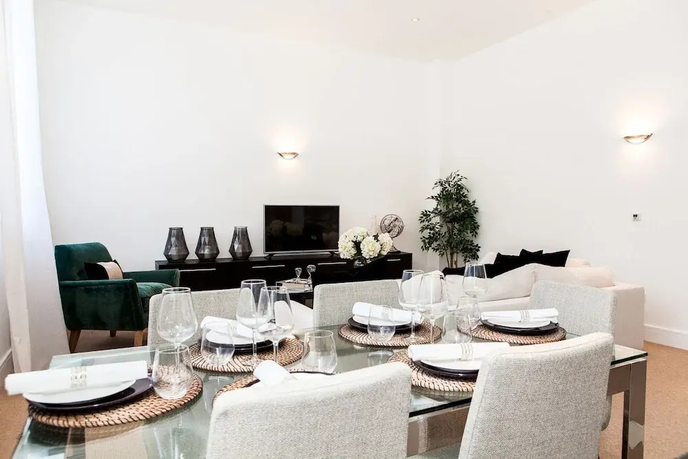 Luxurious and Spacious 3 Bed in Battersea