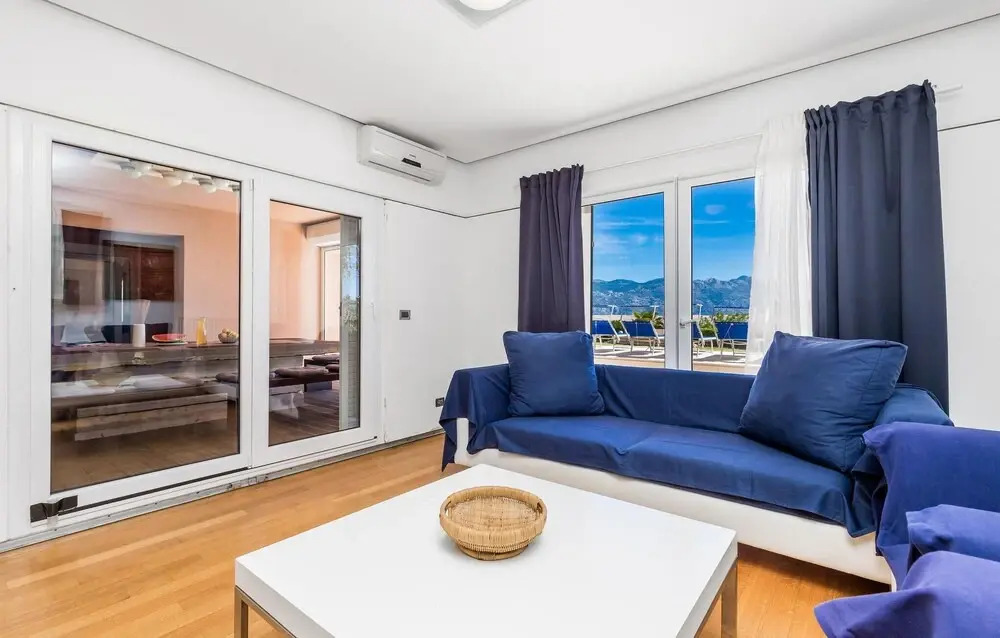 5 Bedroom Awesome Home In Pag