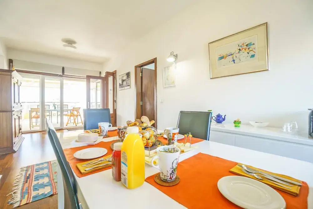 Seafront Condo & Big Terrace