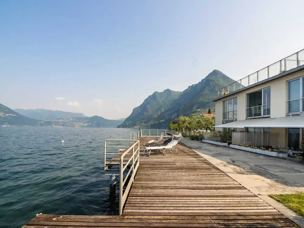 Lakefront Retreat with Garden