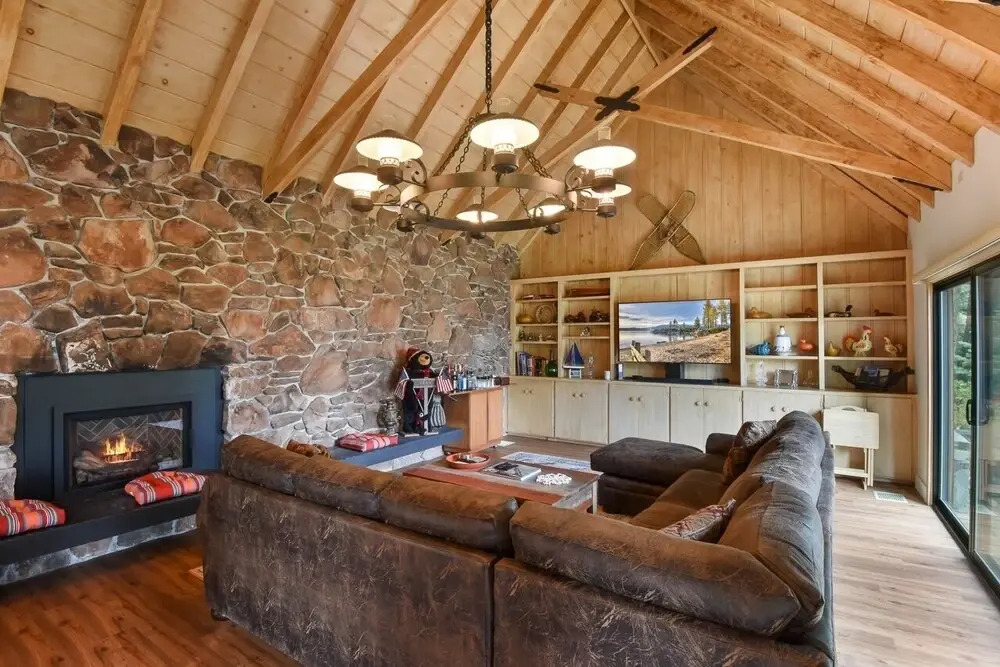 Villa Montagna Lodge 5 Bedroom Home by Redawning