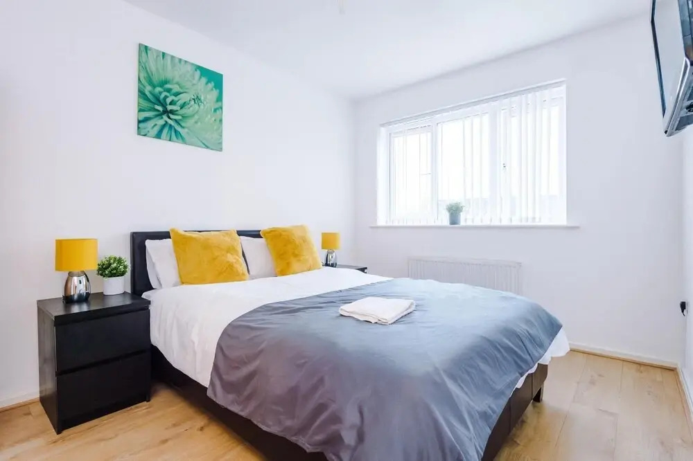 Beautiful 3-bed House in Salford,