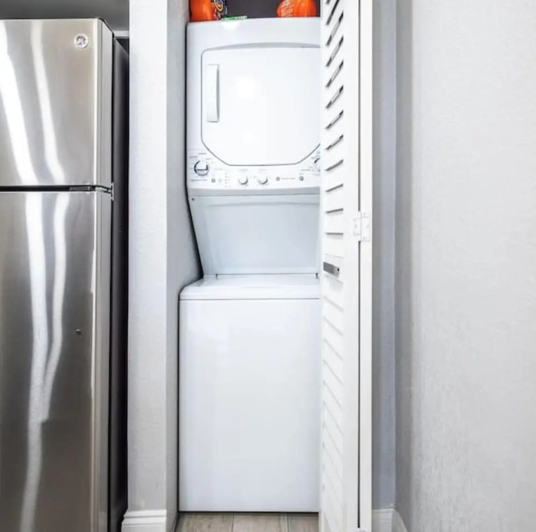 561j Large 2 Bedroom With King bed and Patio