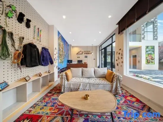 Walker Mountain Residence (Siguniang Mountain)