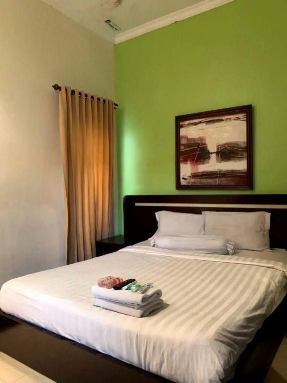 Bandoeng Guest House by Pesen Kamar