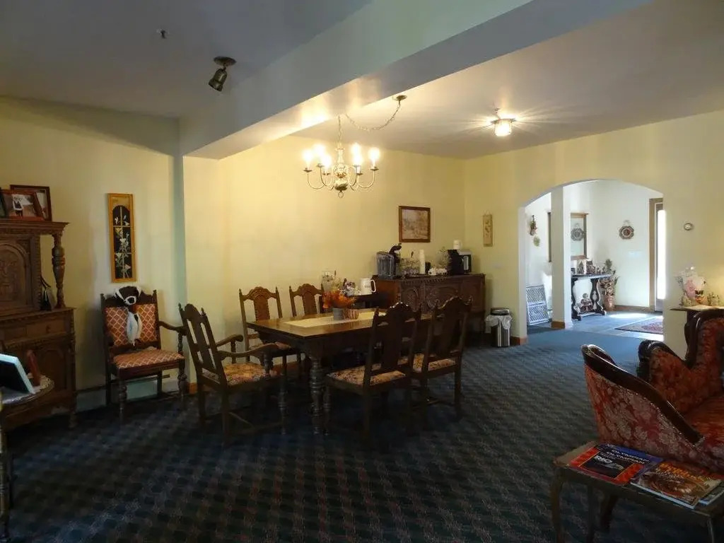 Williston Village Inn
