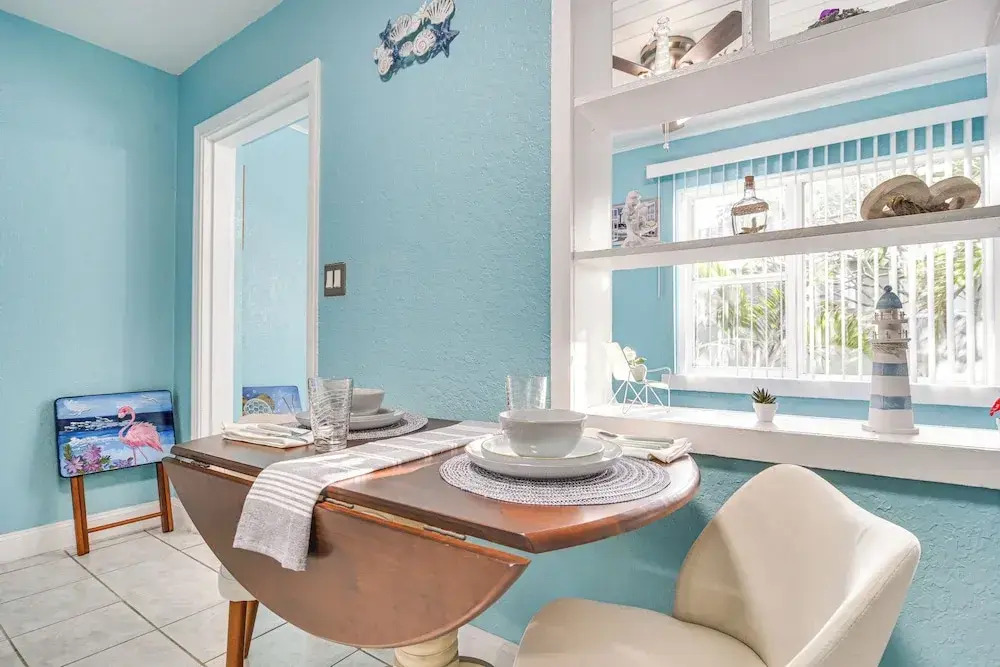Central Location! Walkable Studio in St Pete Beach