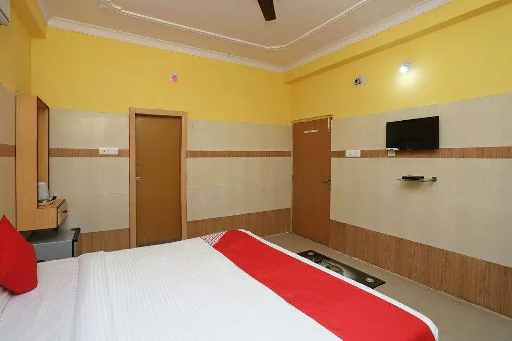 OYO 15915 Hotel Star Inn
