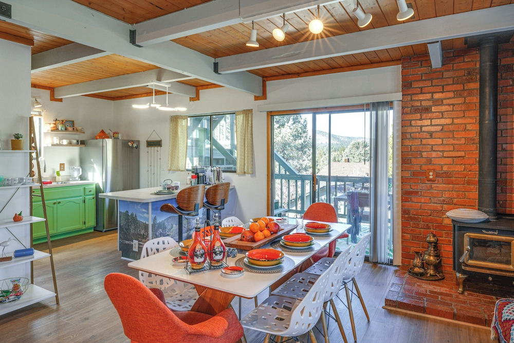 Mtn Views Near Hiking: Pine Mountain Club Getaway!
