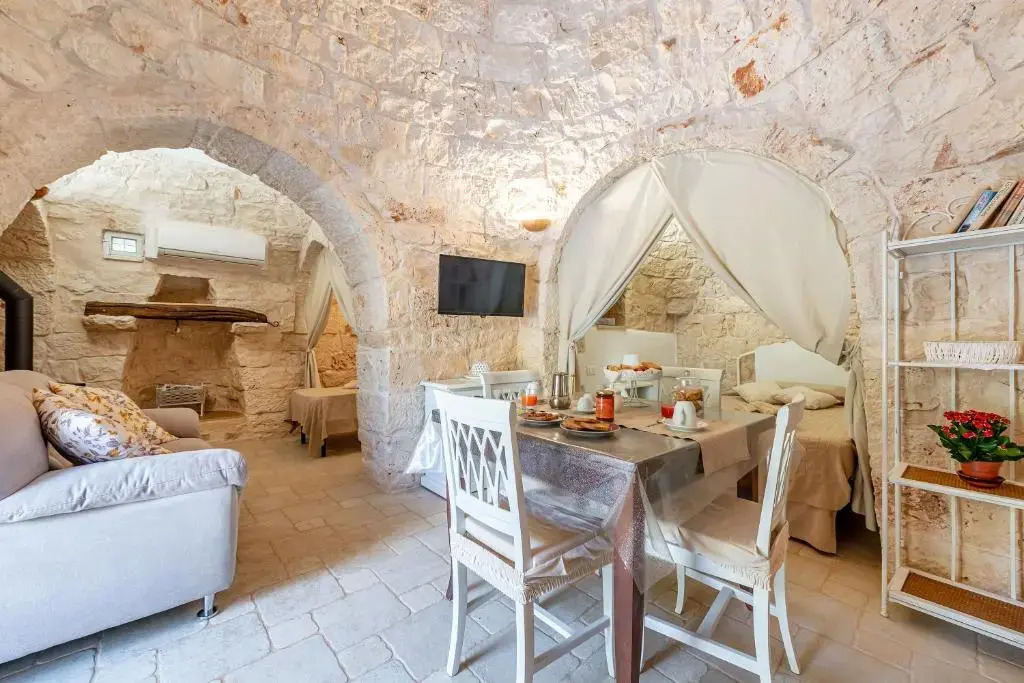Trullo Delle Ginestre Private Pool - Happy Rentals