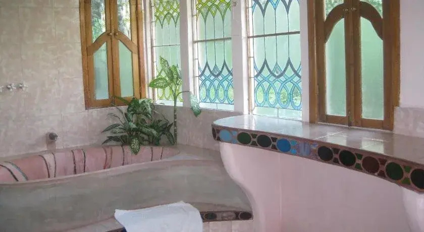 Banana Bank Lodge & Jungle Horseback Adventures