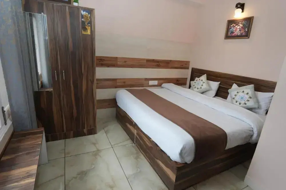 Goroomgo Shree Shimla Stay