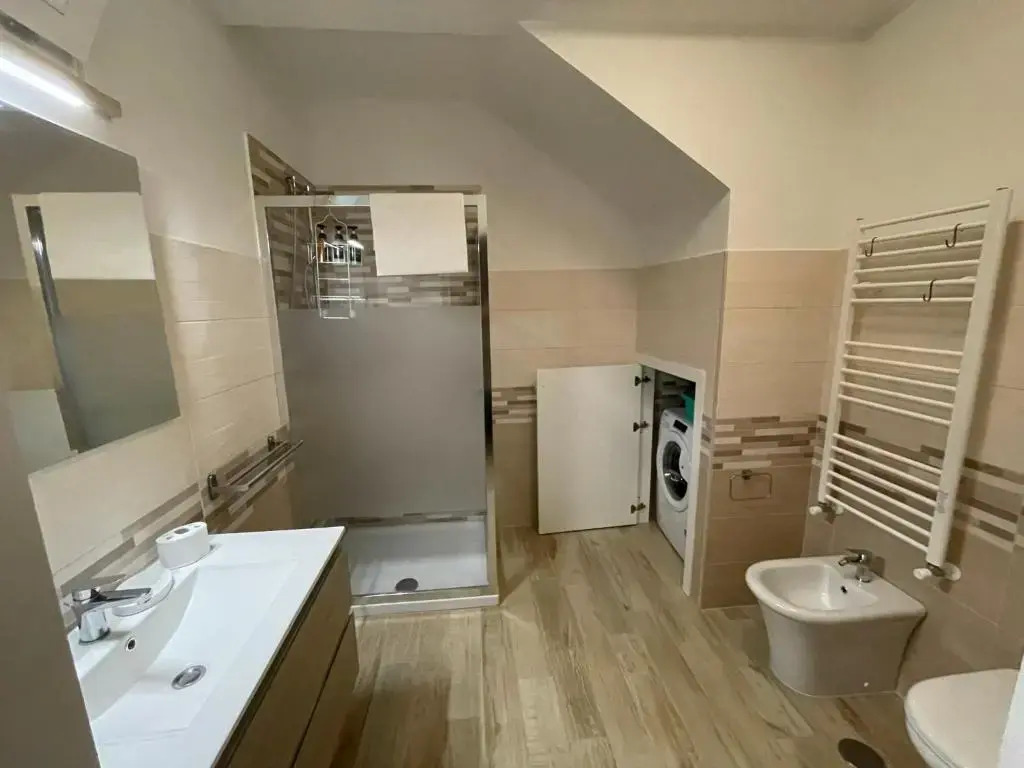 VILLA "Lago Blu" vista lago di Bracciano, con vasca idromassaggio esterna