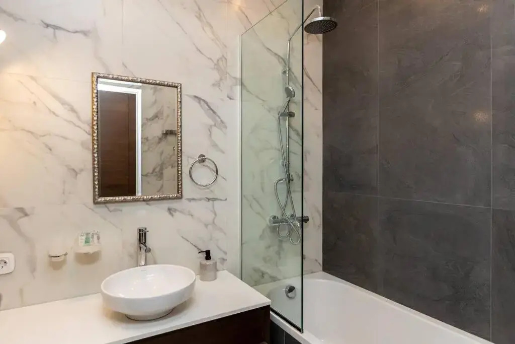 Luxury Hotel Apartment With Stunnig Views For 4