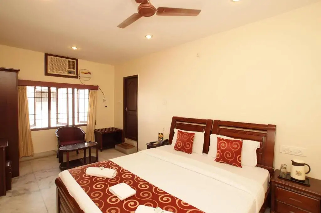 Lloyds Serviced Apartments, Near Music Academy