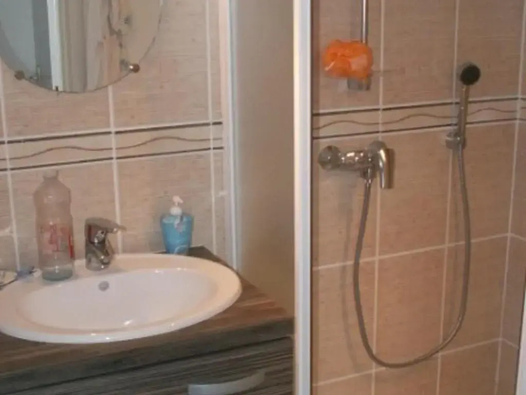 Maisonnette avec piscine pour 5 pers, animaux admis - FR-1-476-28