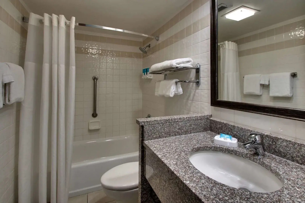 Sonesta Essential Houston Hobby Airport
