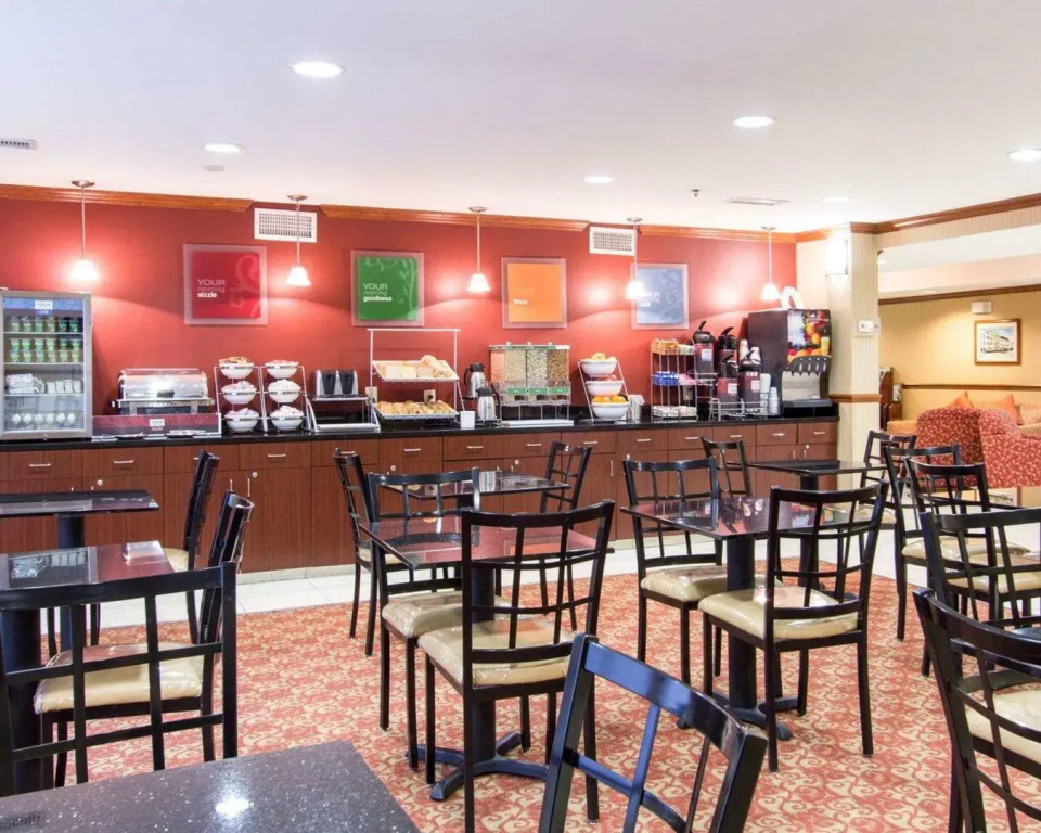 Comfort Inn & Suites Charleston Airport Convention Center