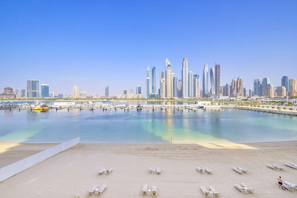 Sunrise Bay - Ultra Luxury Emaar Beachfront - Private Beach and Pool