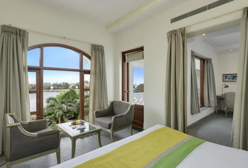 Brahma Niwas - Luxury Lake View Hotel with Infinity Pool, Udaipur