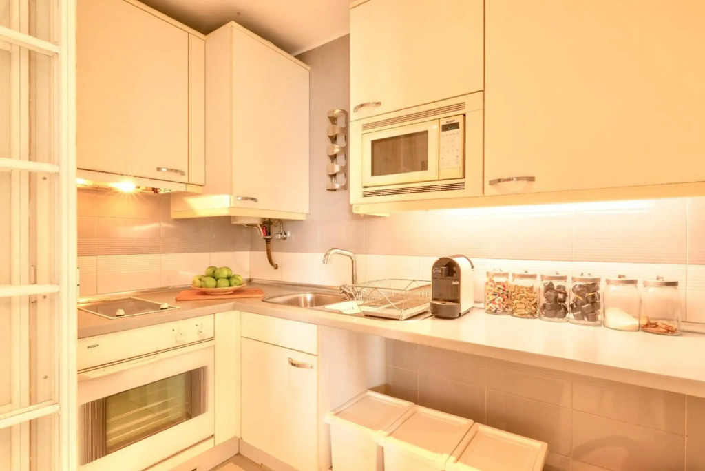 Swimming pool apartment with private parking
