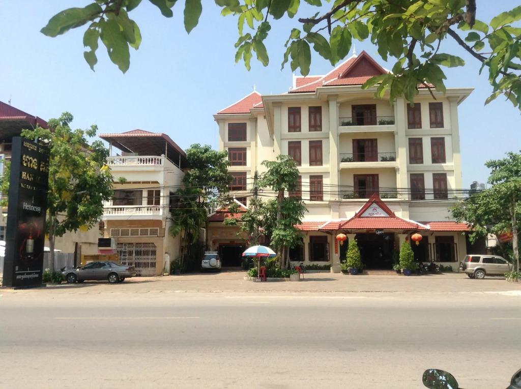 Han Kong Hotel and Restaurant
