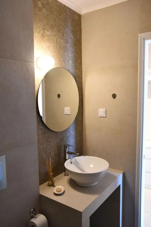 StayBridge Apartments, Mesongi