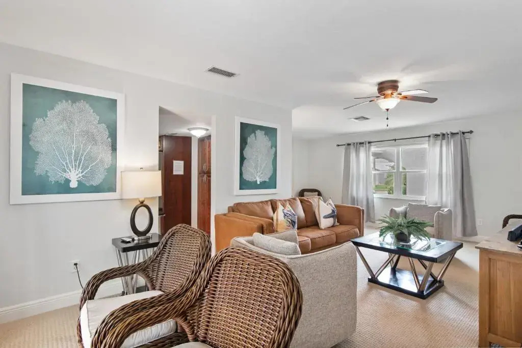 Short Walk to Maple Beach Access I 3/2 w/ Heated Pool