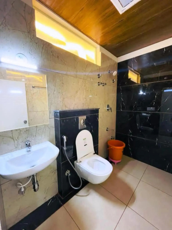 iROOMZ S Silver Suites