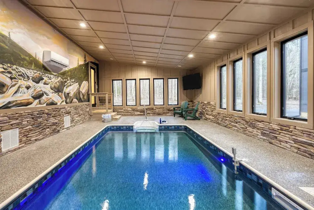 Kings Crown by Avantstay Indoor Pool, Hot Tub, Firepit, Theater All-season Retreat