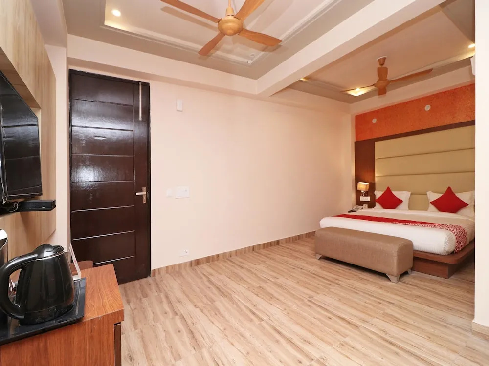OYO 14766 Pacify Hills