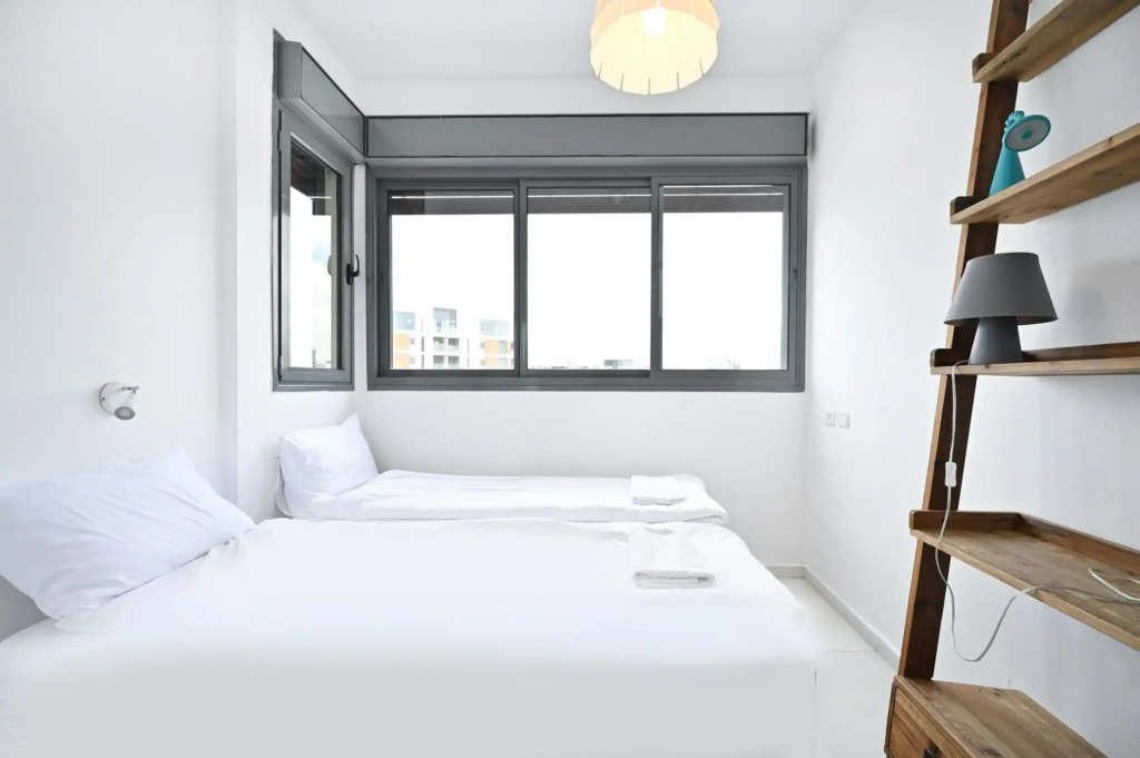 Beautiful 4BR Penthouse in Sheinkin street by HolyGuest