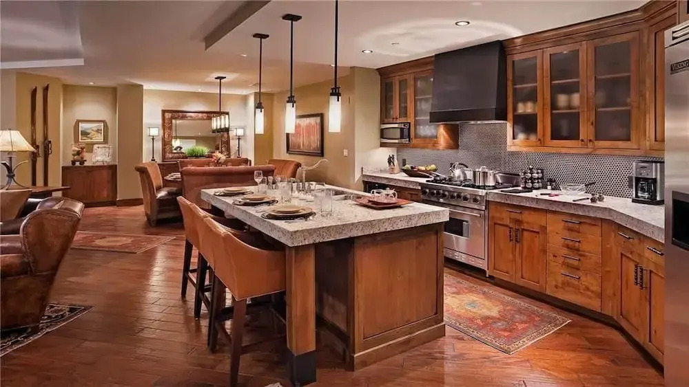 Panorama Peak Penthouse 601 4 BedroomCondo By Moving Mountains