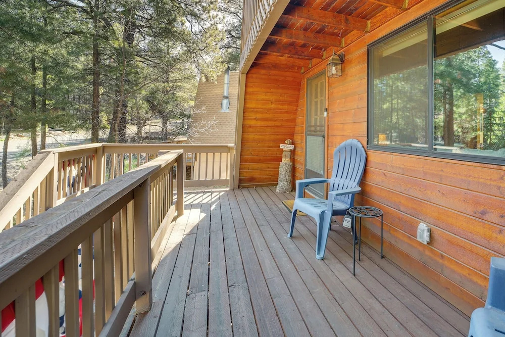 Spacious Yard & Deck! Great Space in Munds Park