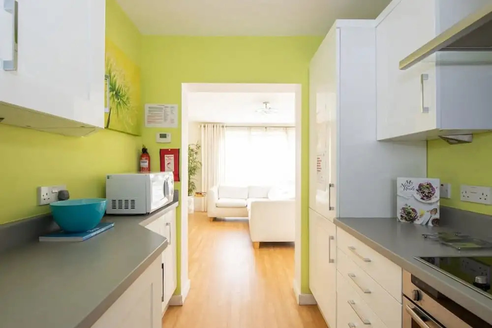 Sunny Modern Nr Beach Village w Parking