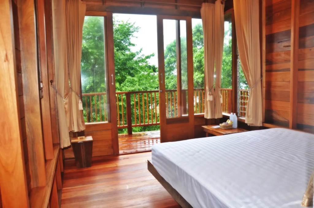 AmaresA Resort & Skybar