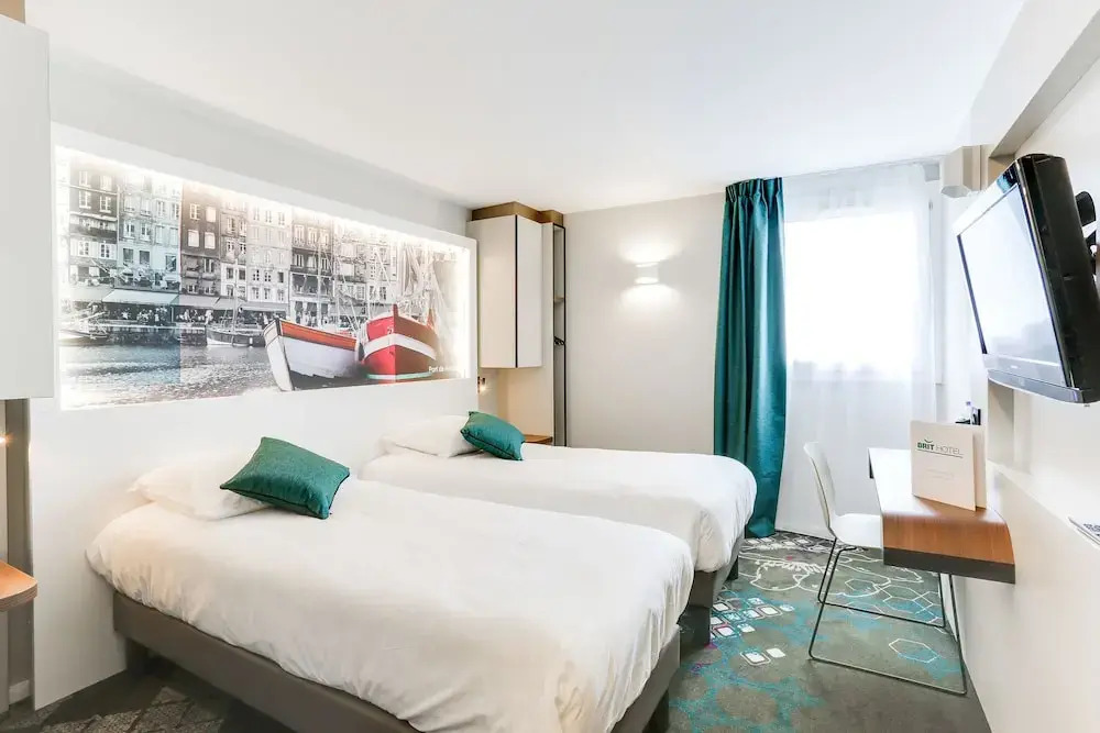 Brit Hotel Caen Nord - Mémorial