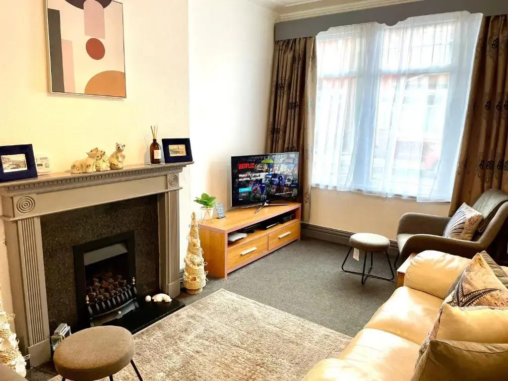 Entire holiday home in Blackpool with free parking and a private patio garden