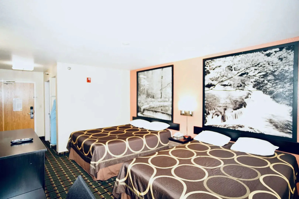 Super 8 by Wyndham Crossville TN