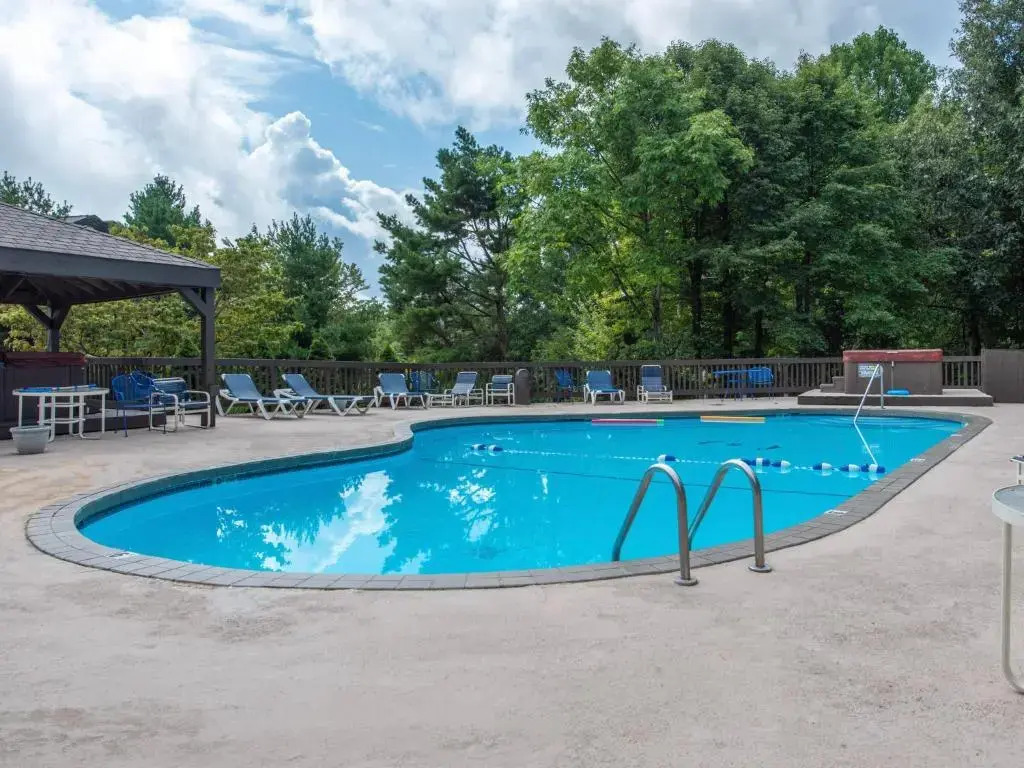 Tucked Inn 2101, Sleeps 4, Pool, Grill, Wifi