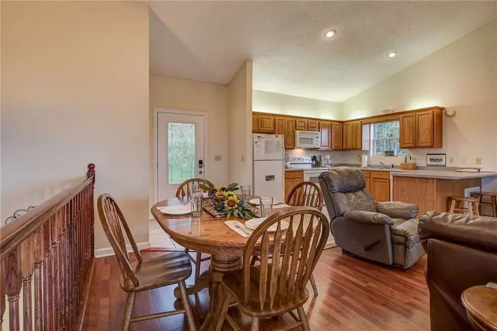 Twin View 2 Bedroom Mountain View Home with Hot Tub
